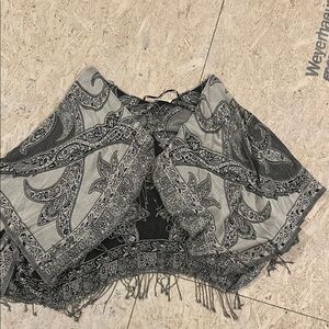 Abercrombie & Fitch Gray Patterned Shall/Pancho